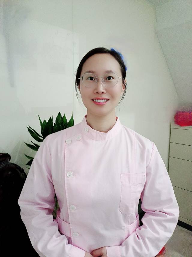 周阿姨工作生活照1