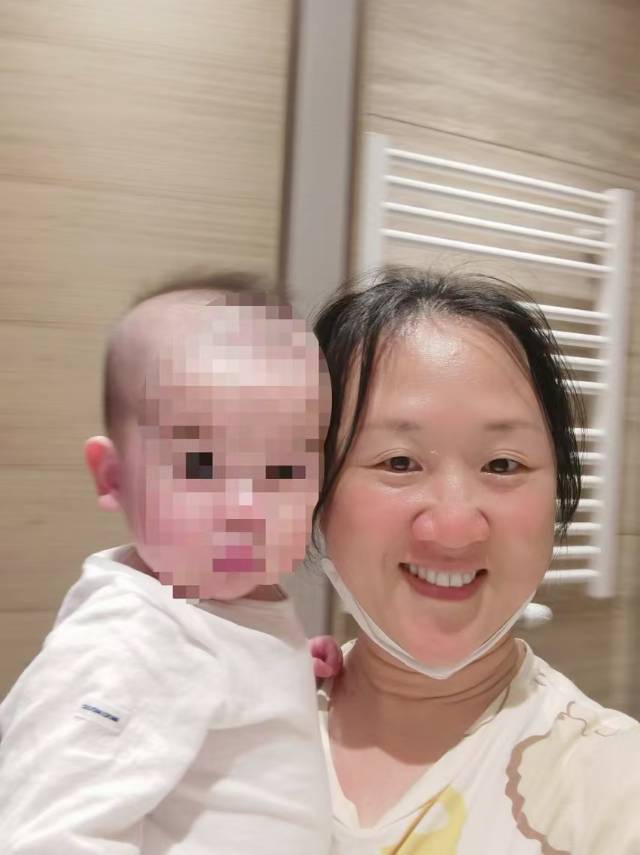黄阿姨工作生活照2