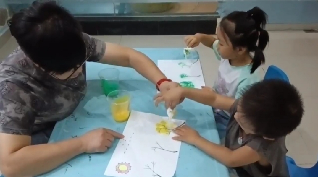 雷阿姨工作生活照2