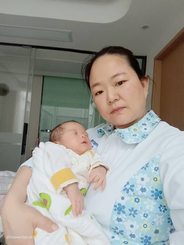 陈阿姨工作生活照3