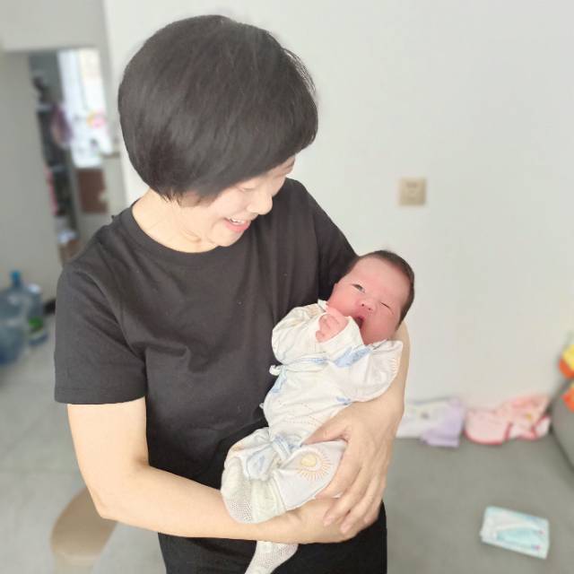 赵阿姨工作生活照2