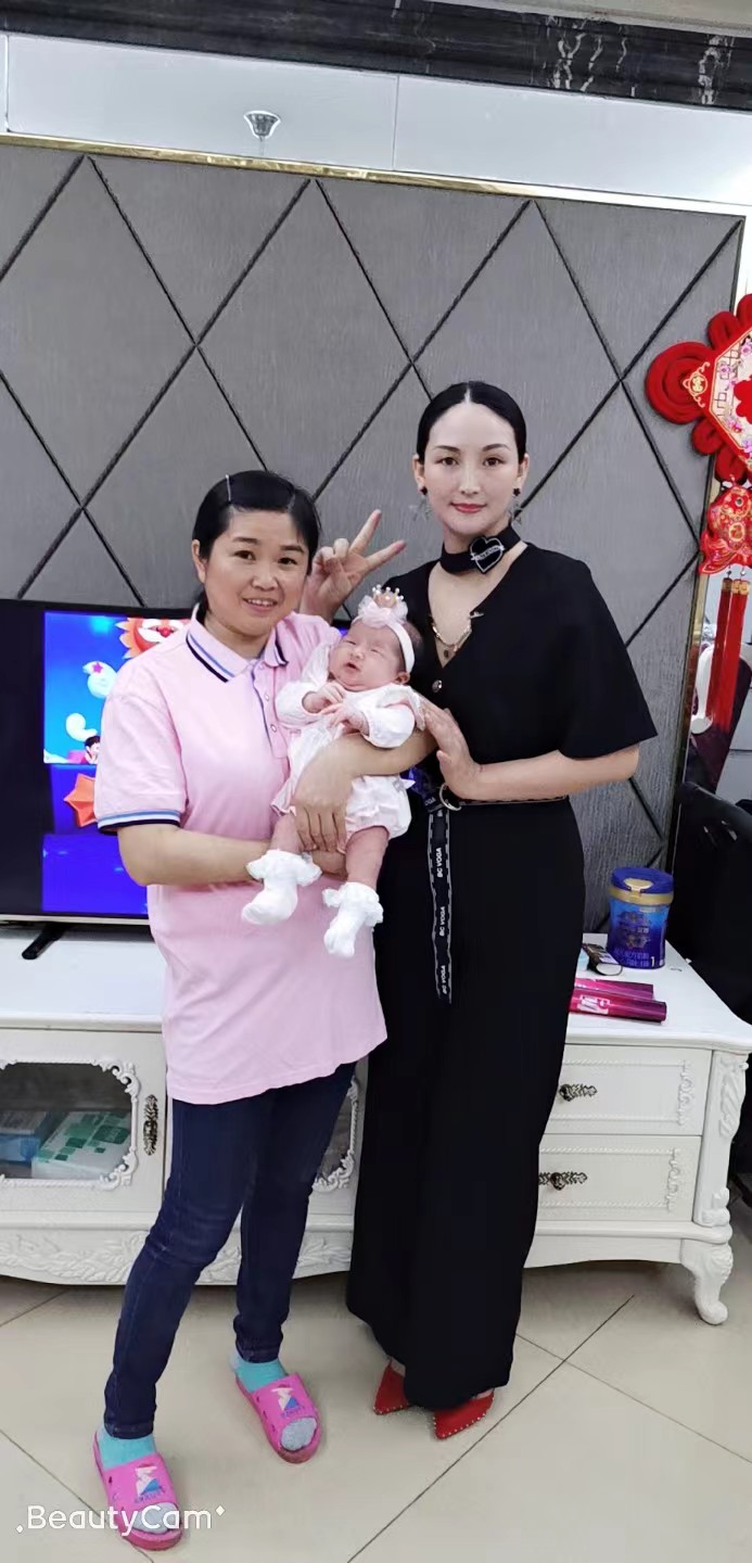 李阿姨工作生活照6