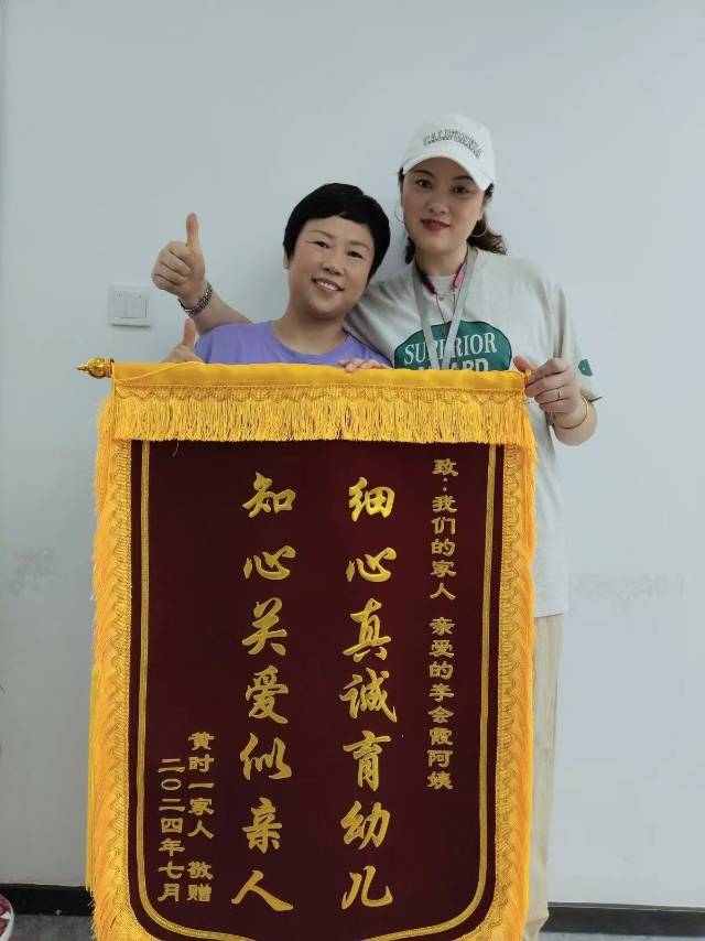 李阿姨工作生活照2