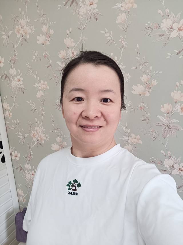 刘阿姨工作生活照1