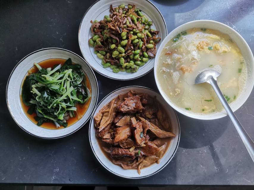 余阿姨工作生活照2