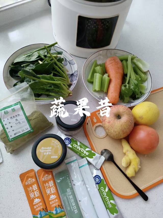 何阿姨工作生活照11