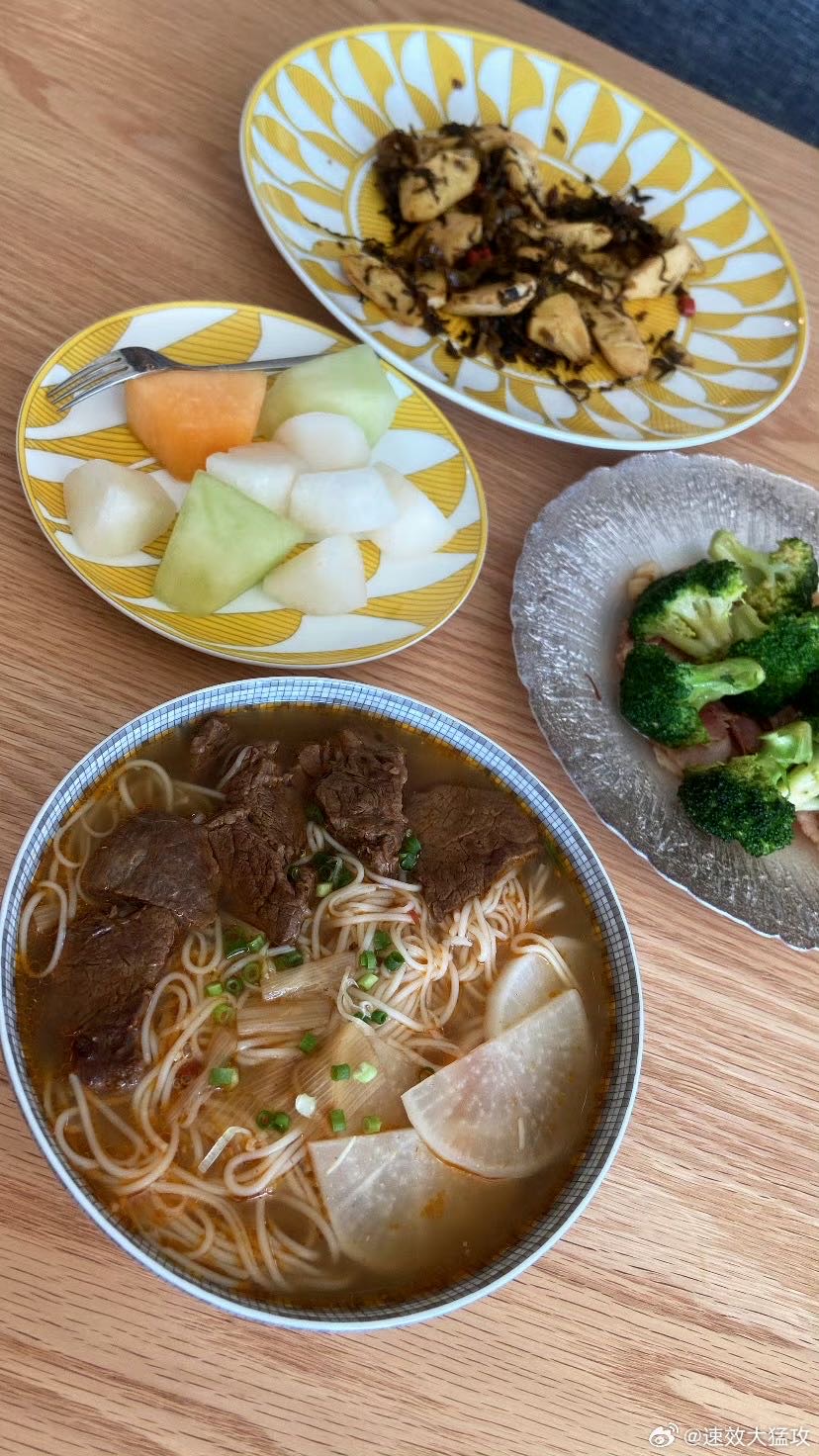 杨阿姨工作生活照1