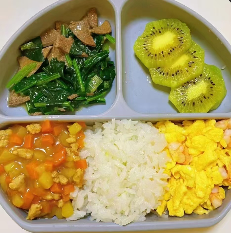 :阿姨工作生活照4