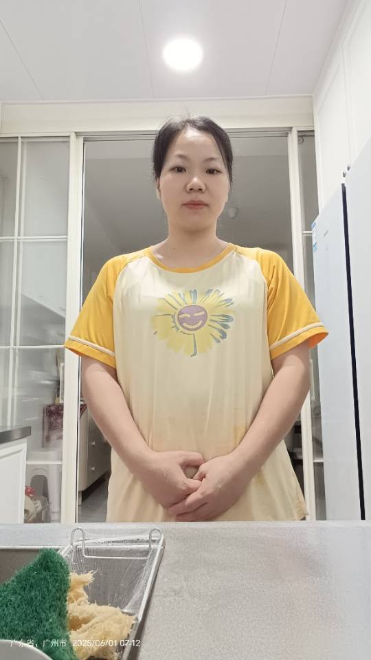 全国育婴师、月嫂覃阿姨公开照片