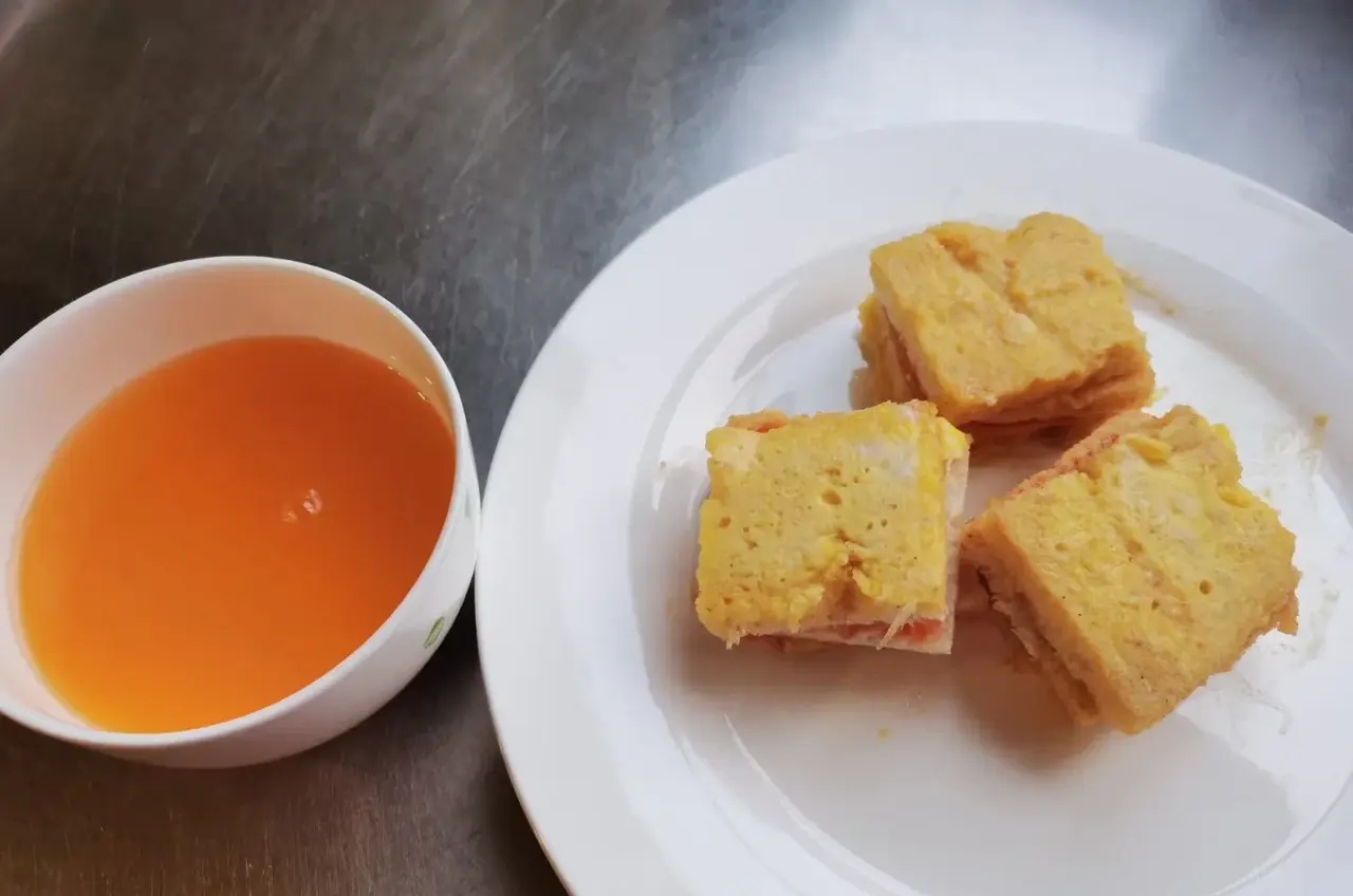 盖阿姨工作生活照6