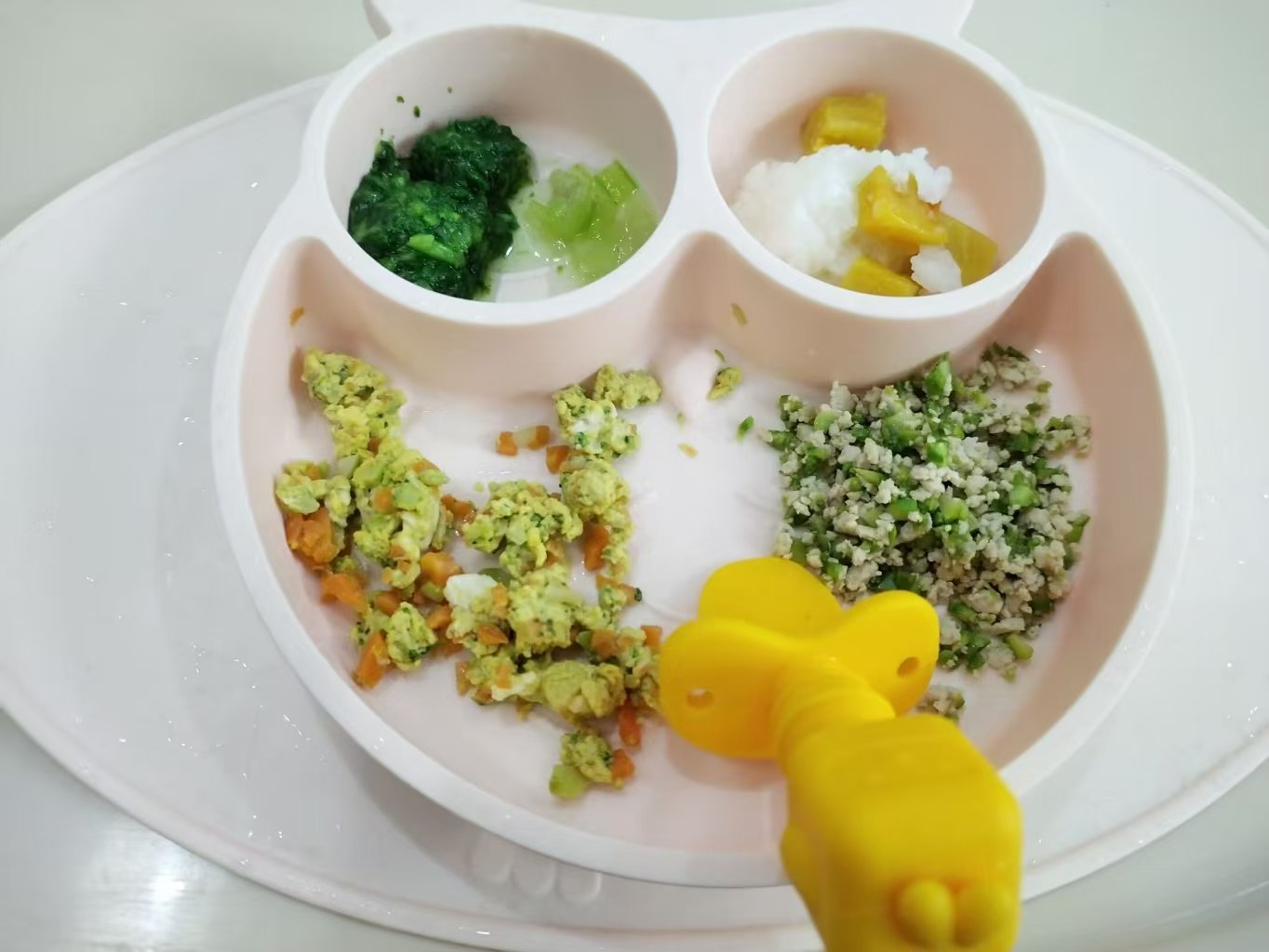 翁阿姨工作生活照3