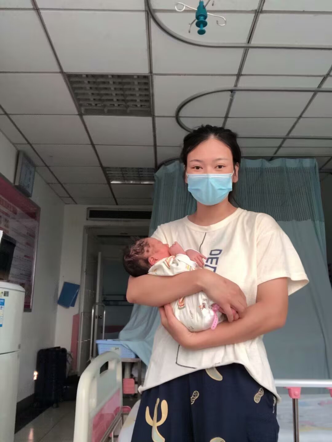 唐阿姨工作生活照2