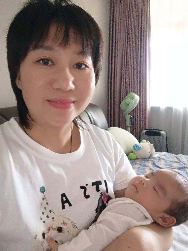 黄阿姨工作生活照2