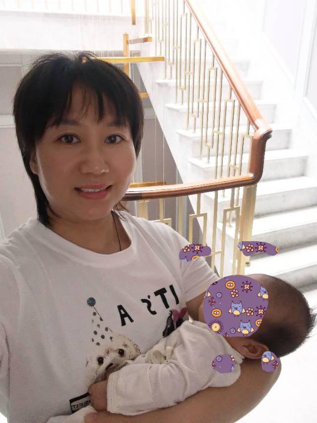 黄阿姨工作生活照1