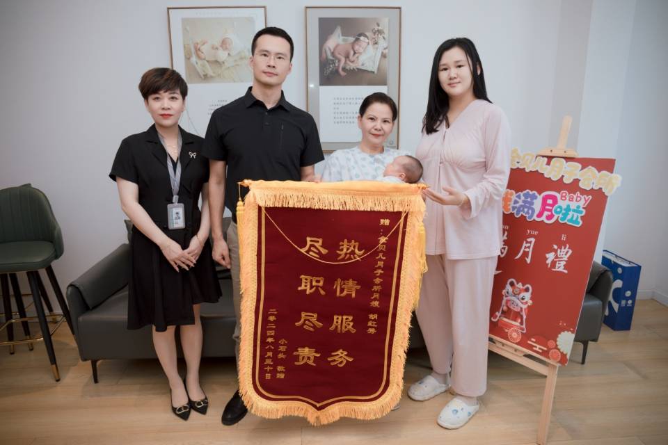 胡阿姨工作生活照3