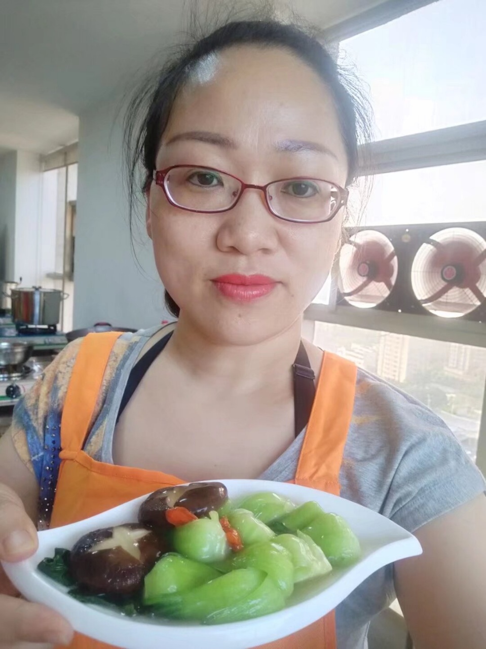 傅阿姨工作生活照1