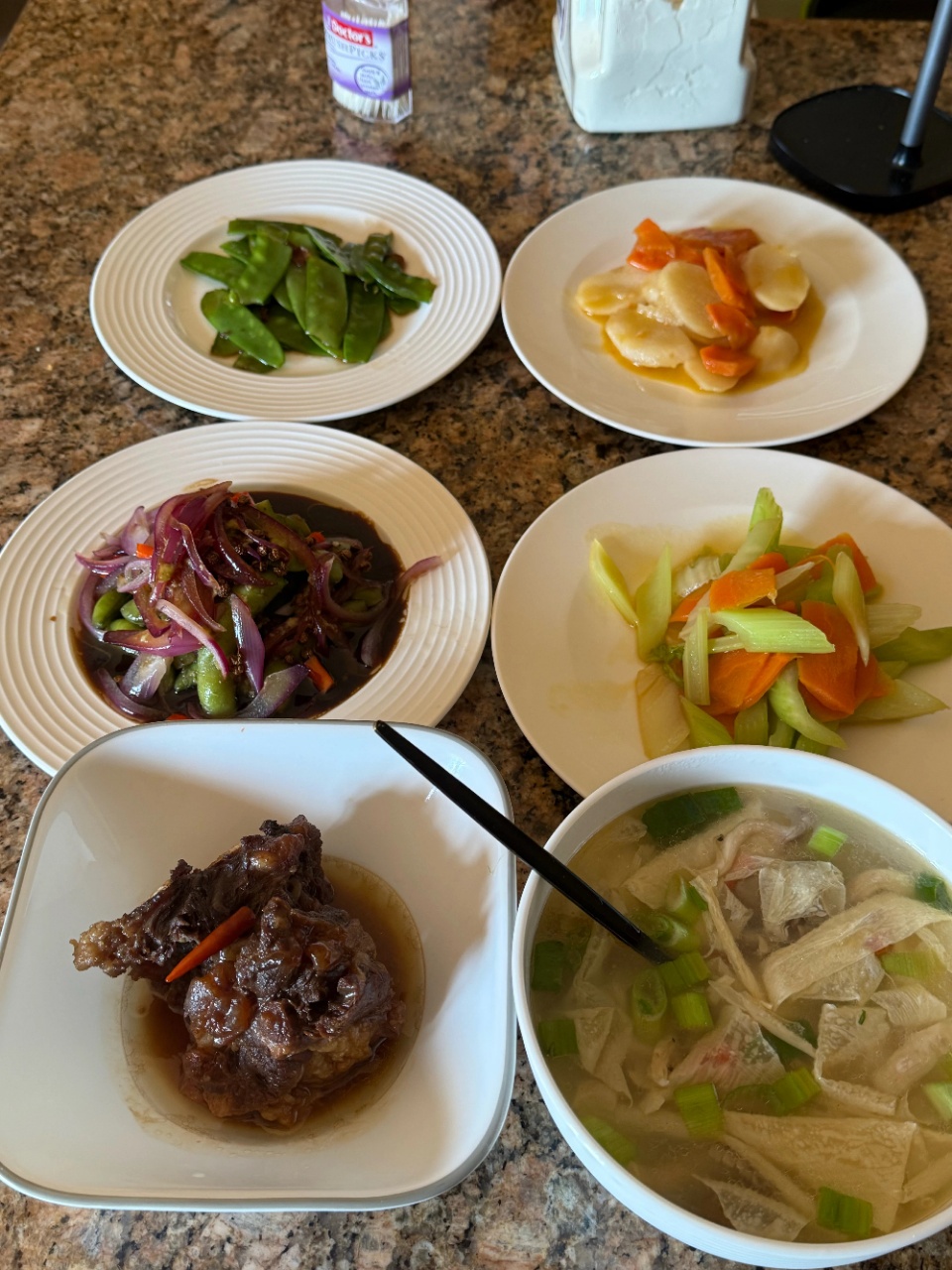 谢阿姨工作生活照2