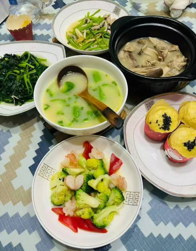 张阿姨工作生活照2