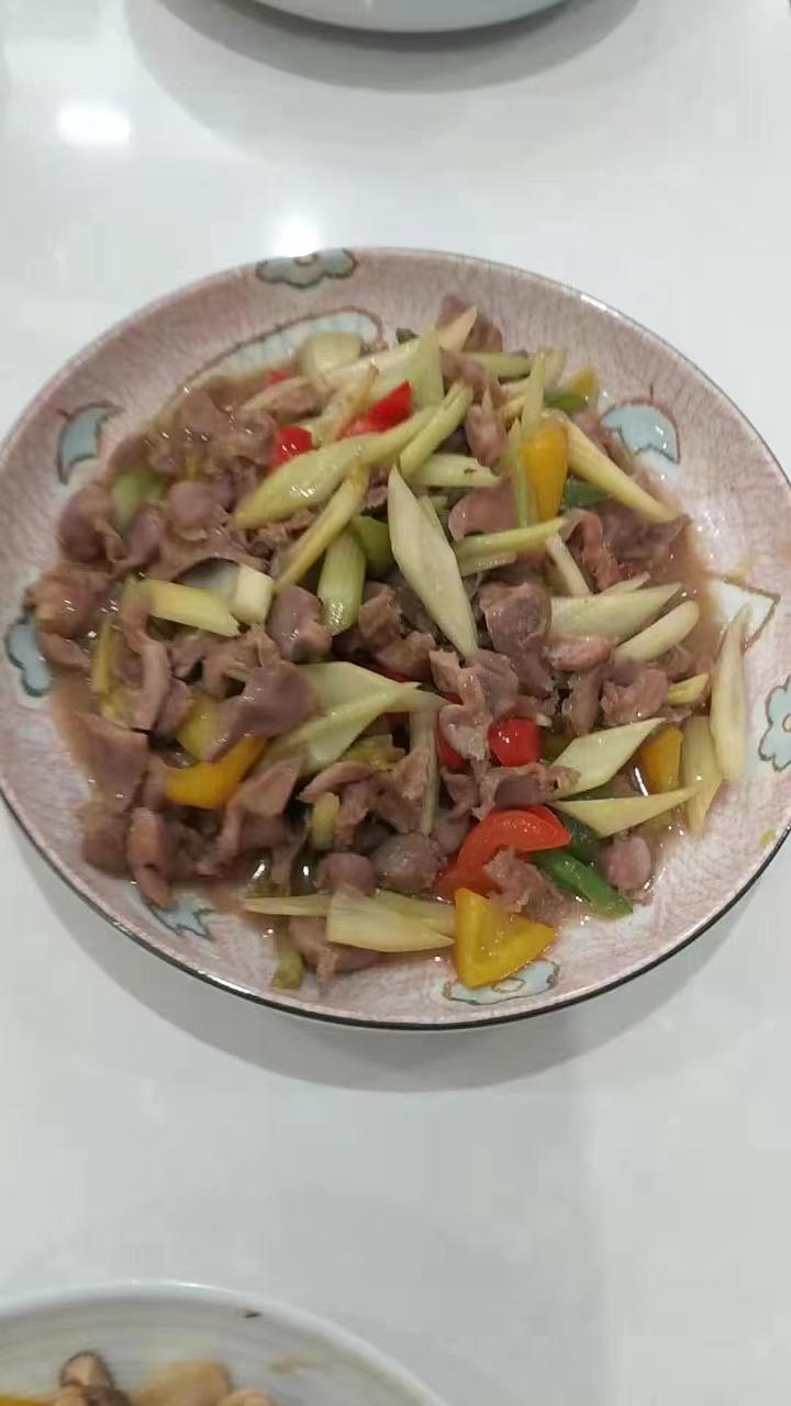 舒阿姨工作生活照1