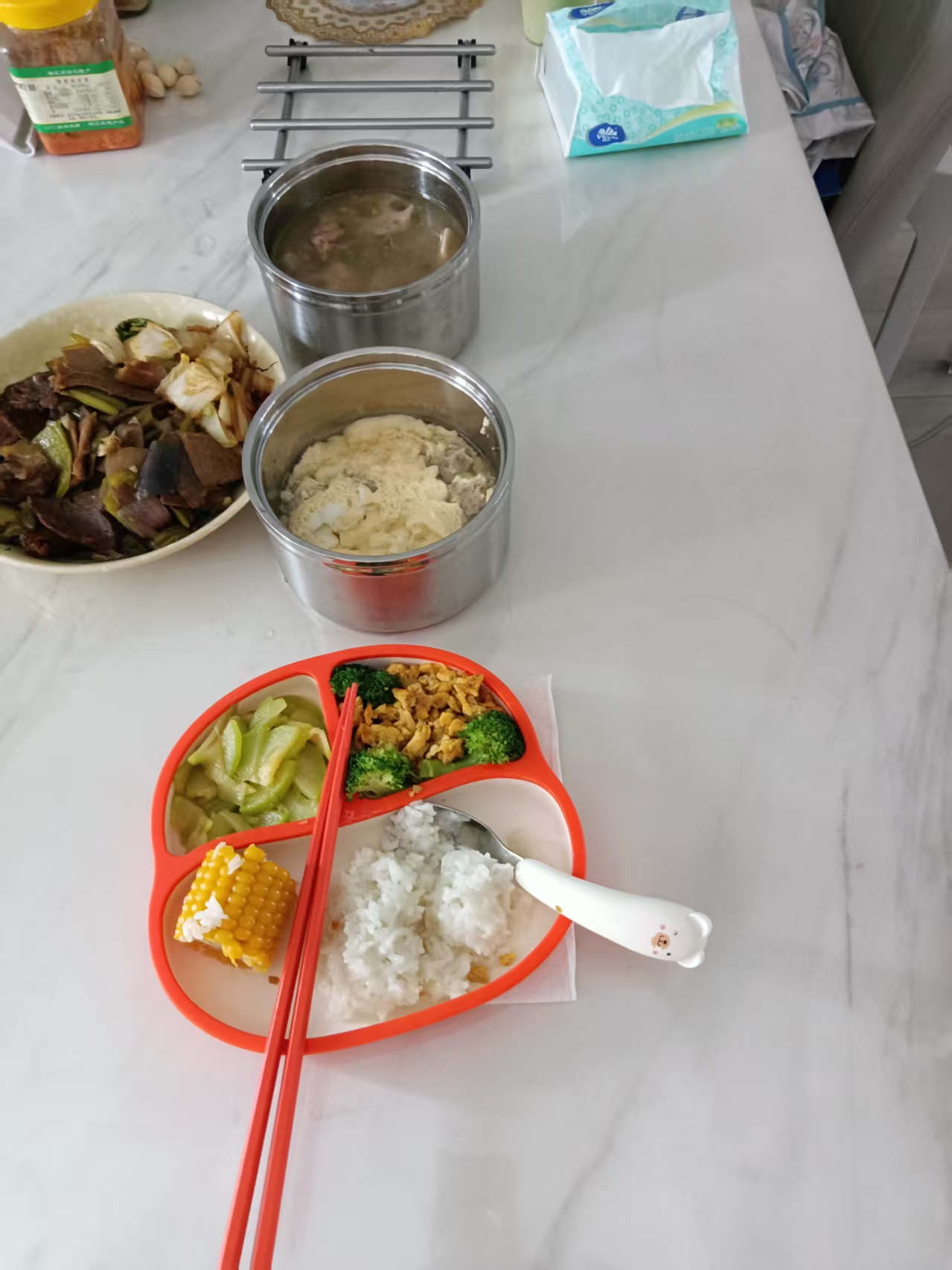 姜阿姨工作生活照4