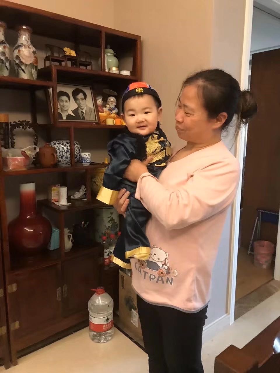 汪阿姨工作生活照1