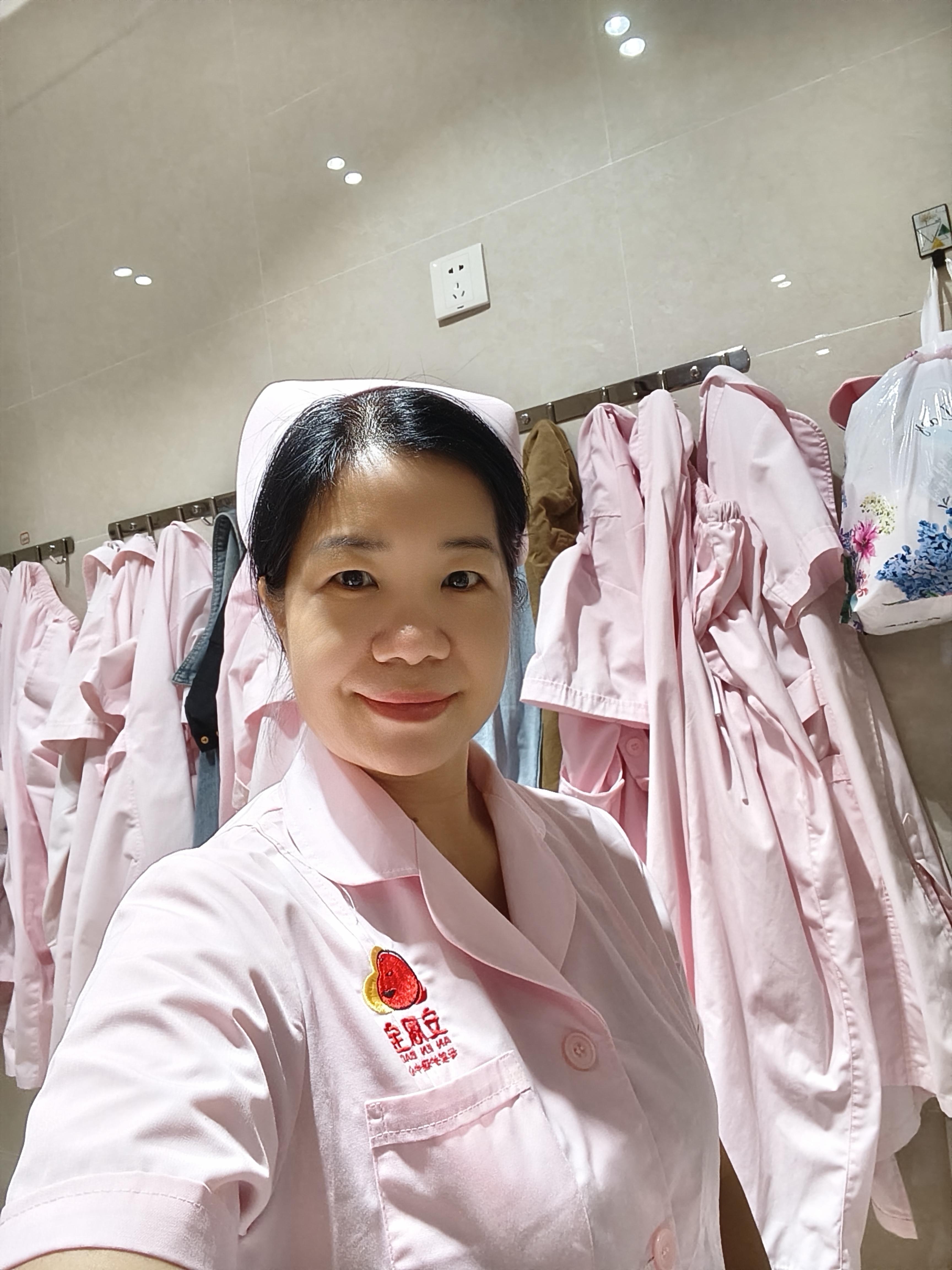 全国老年护理、育婴师、月嫂邓阿姨公开照片