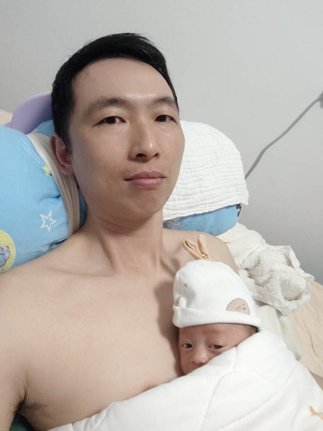 邝阿姨工作生活照1
