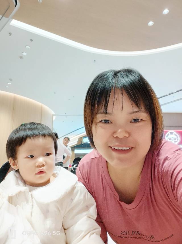 李阿姨工作生活照2