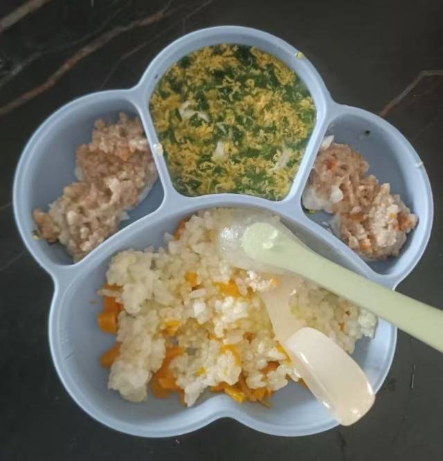 王阿姨工作生活照2