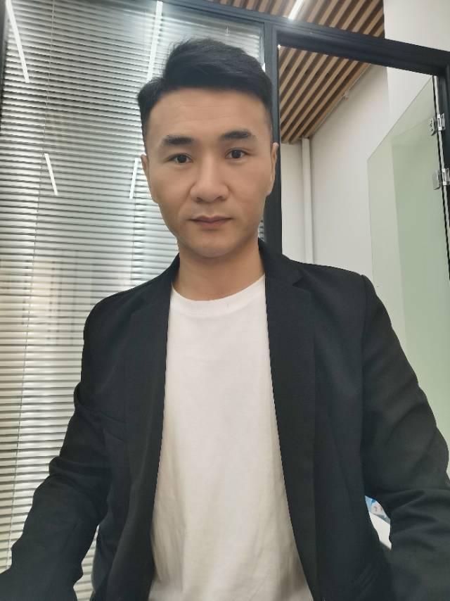 孙师傅工作生活照1