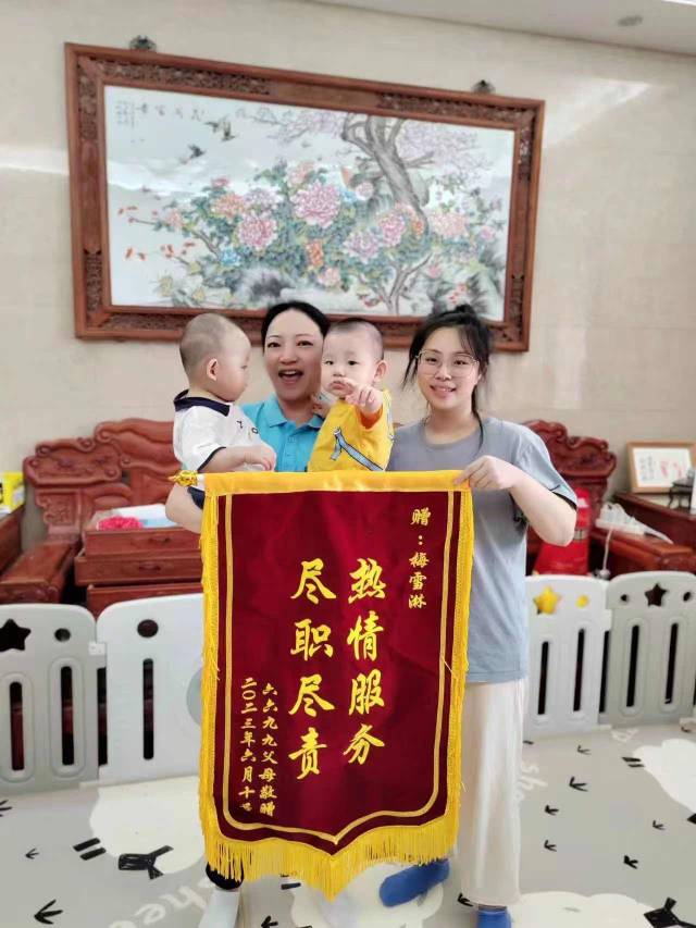 梅阿姨工作生活照6