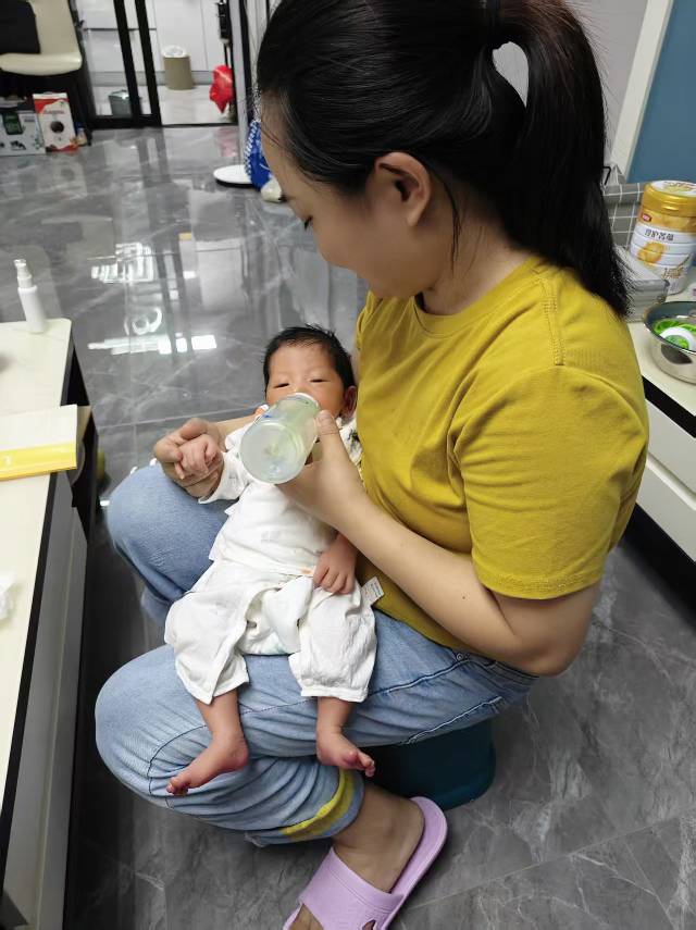 赖阿姨工作生活照8