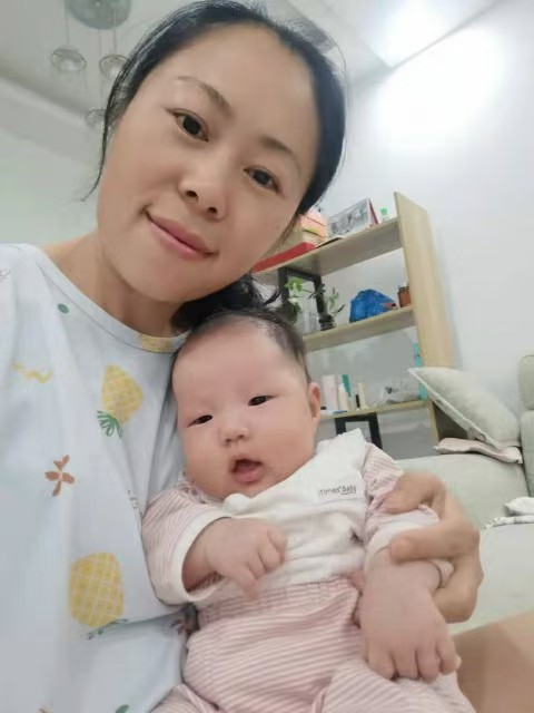 赵阿姨工作生活照2
