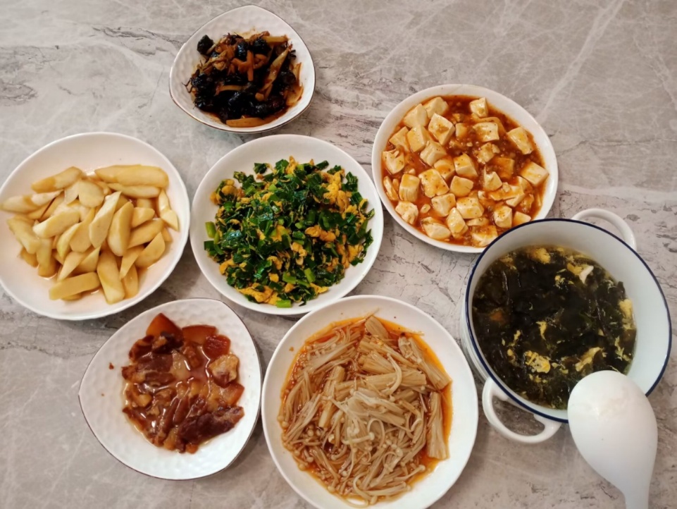 韦阿姨工作生活照8