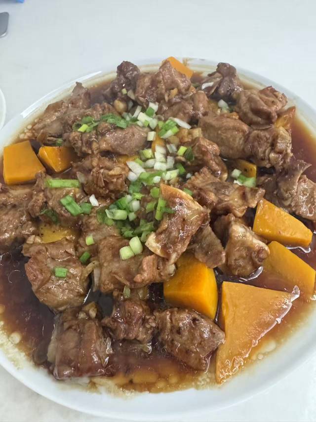 何阿姨工作生活照8