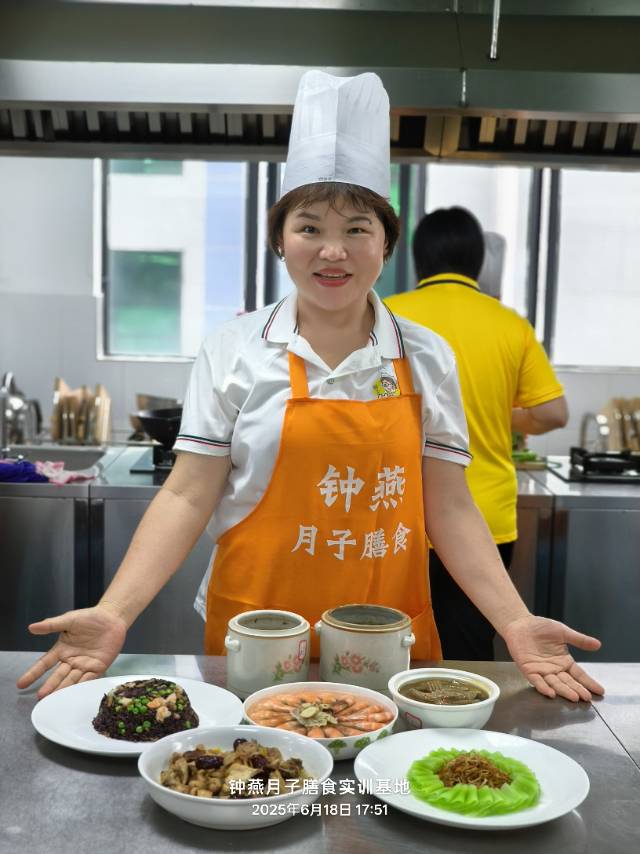 胡阿姨工作生活照3