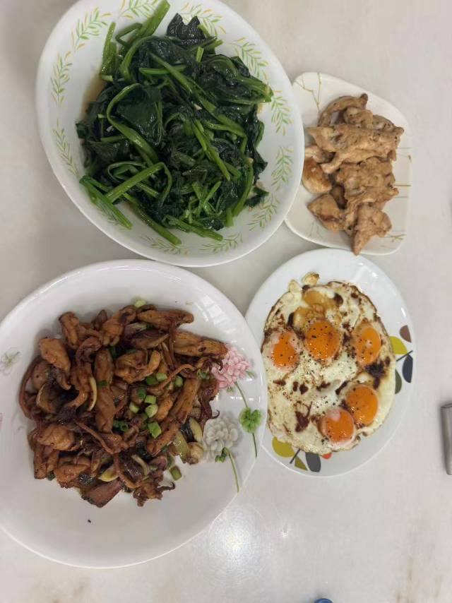 何阿姨工作生活照10