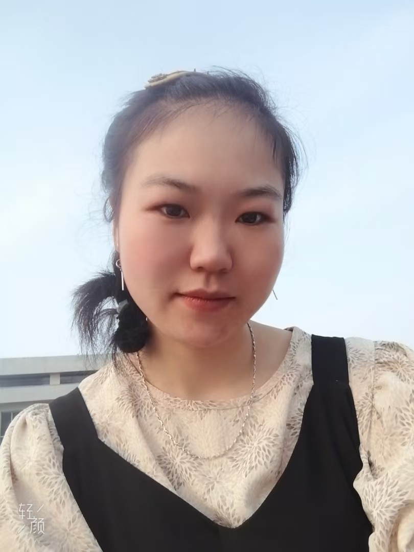 童阿姨工作生活照1