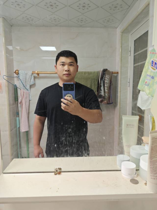 梁师傅工作生活照1