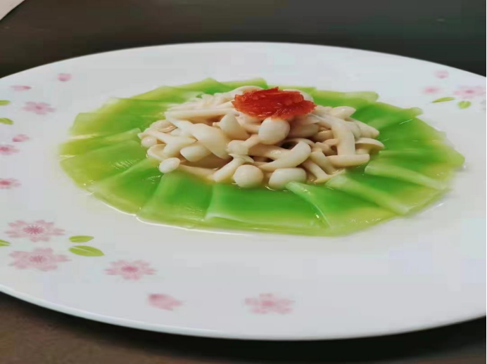 彭阿姨工作生活照2