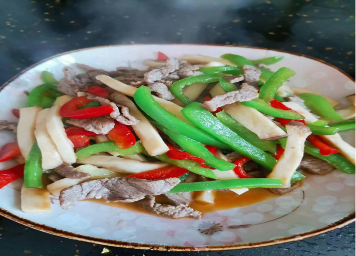 彭阿姨工作生活照1
