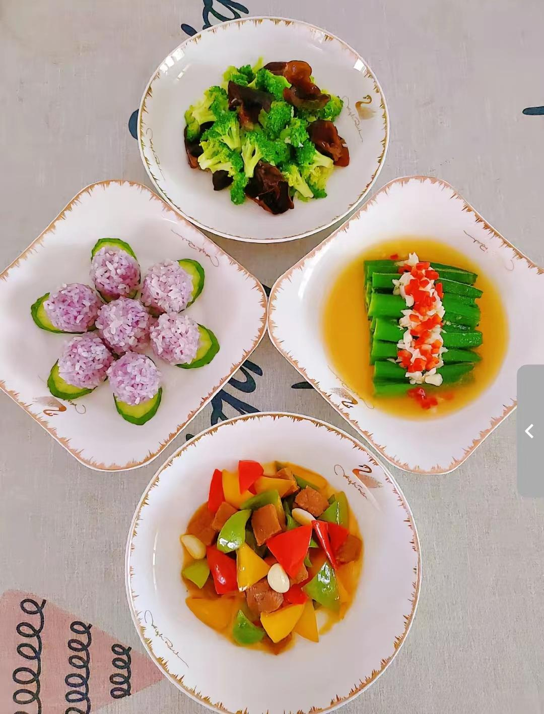 李阿姨工作生活照3