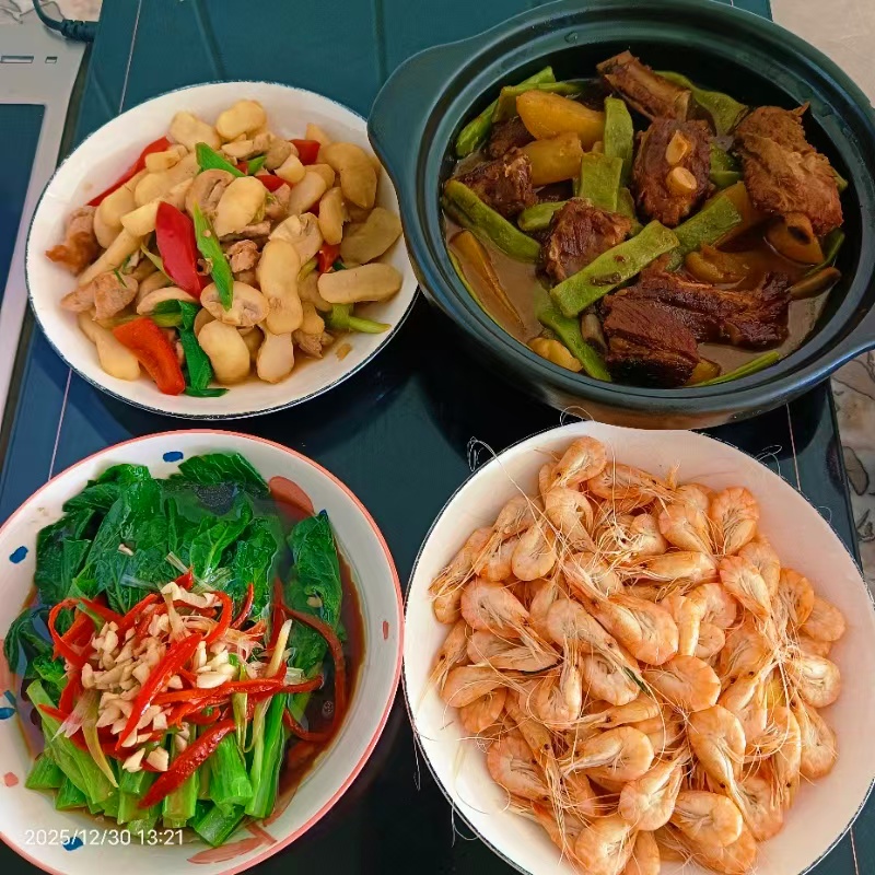赵阿姨工作生活照1