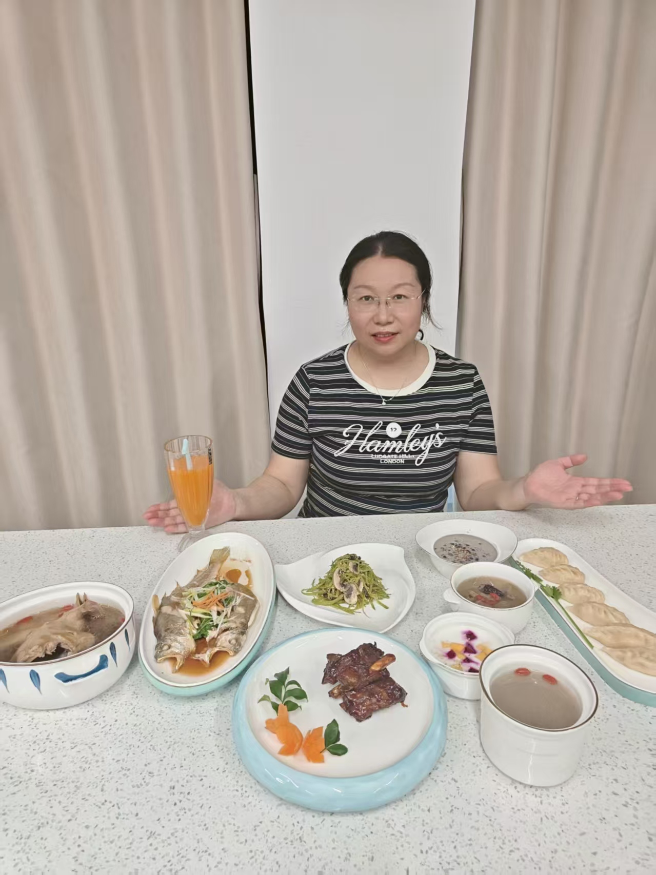 周阿姨公开照片