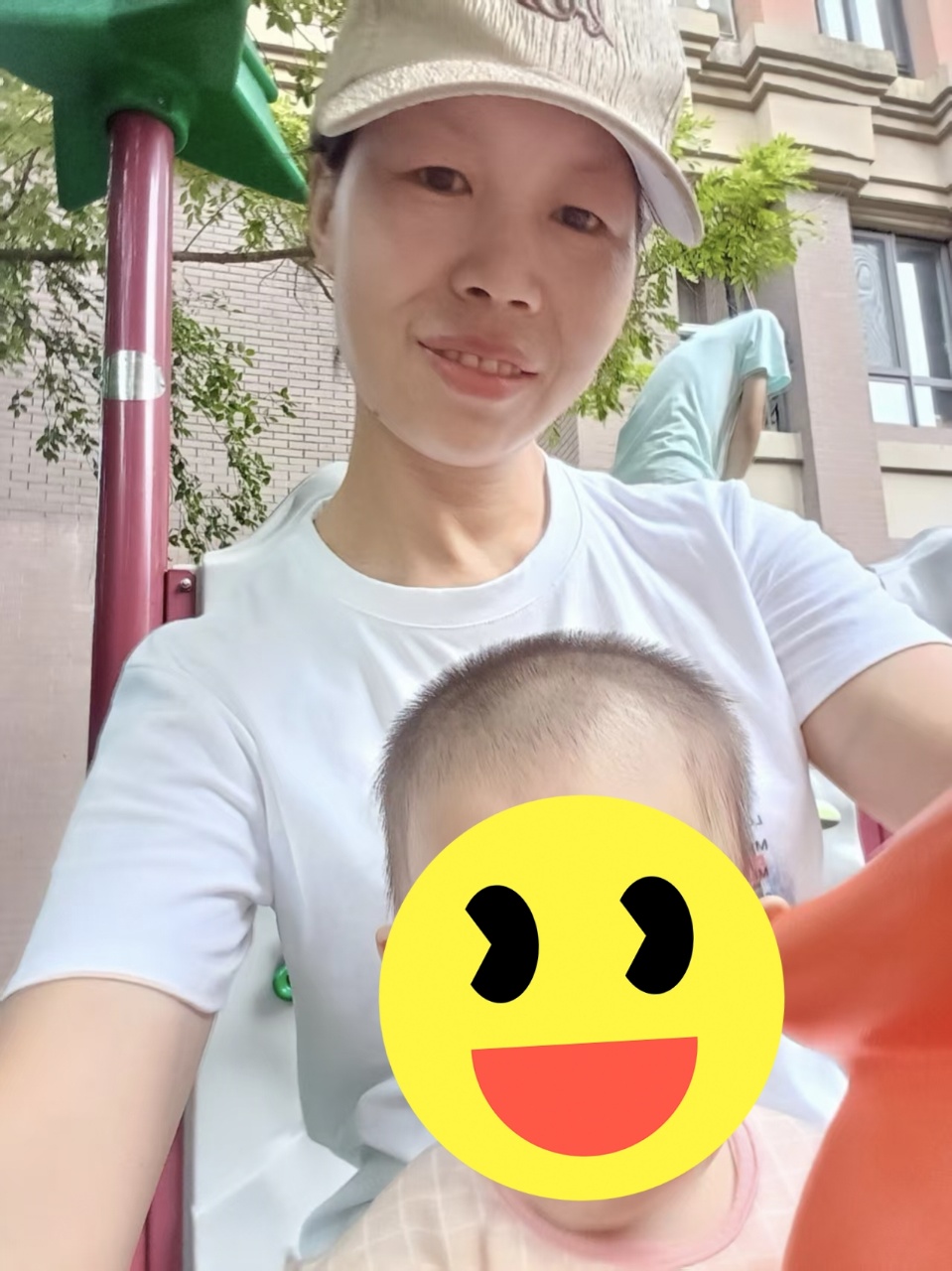 周阿姨工作生活照2