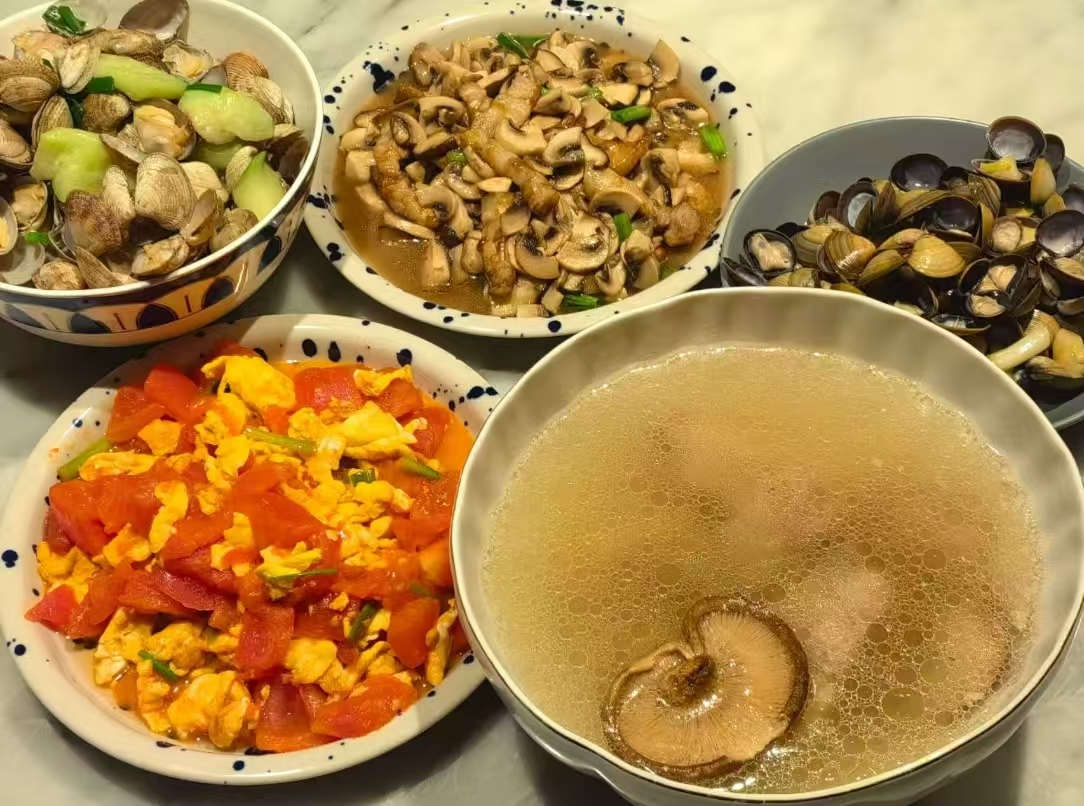 雷阿姨工作生活照2