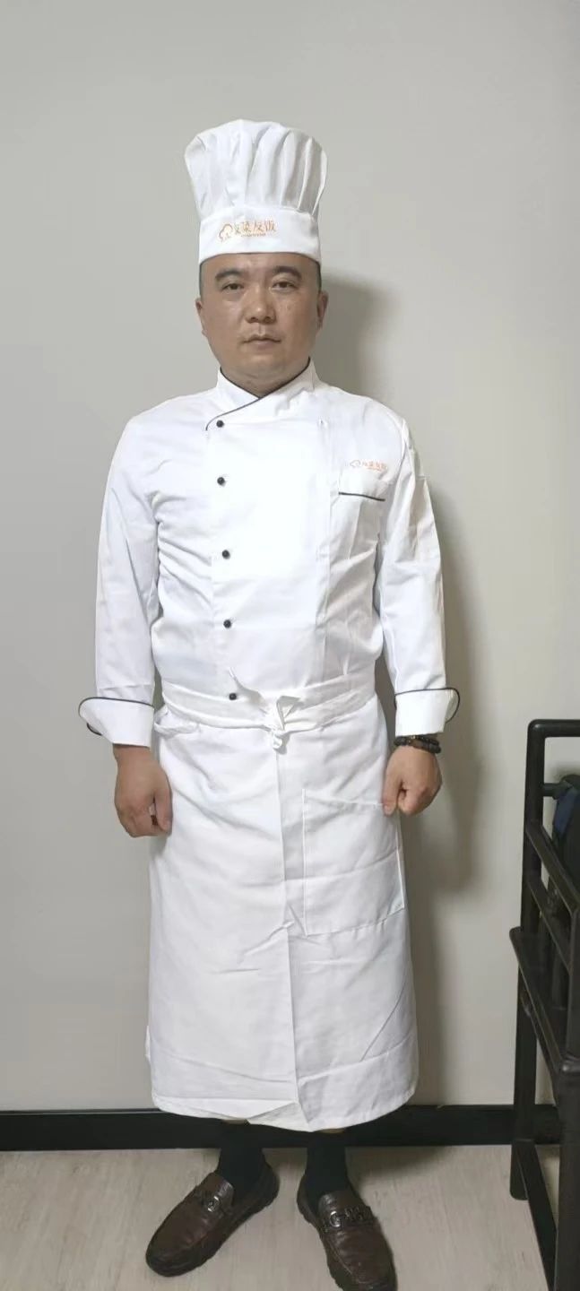 秦师傅工作生活照1