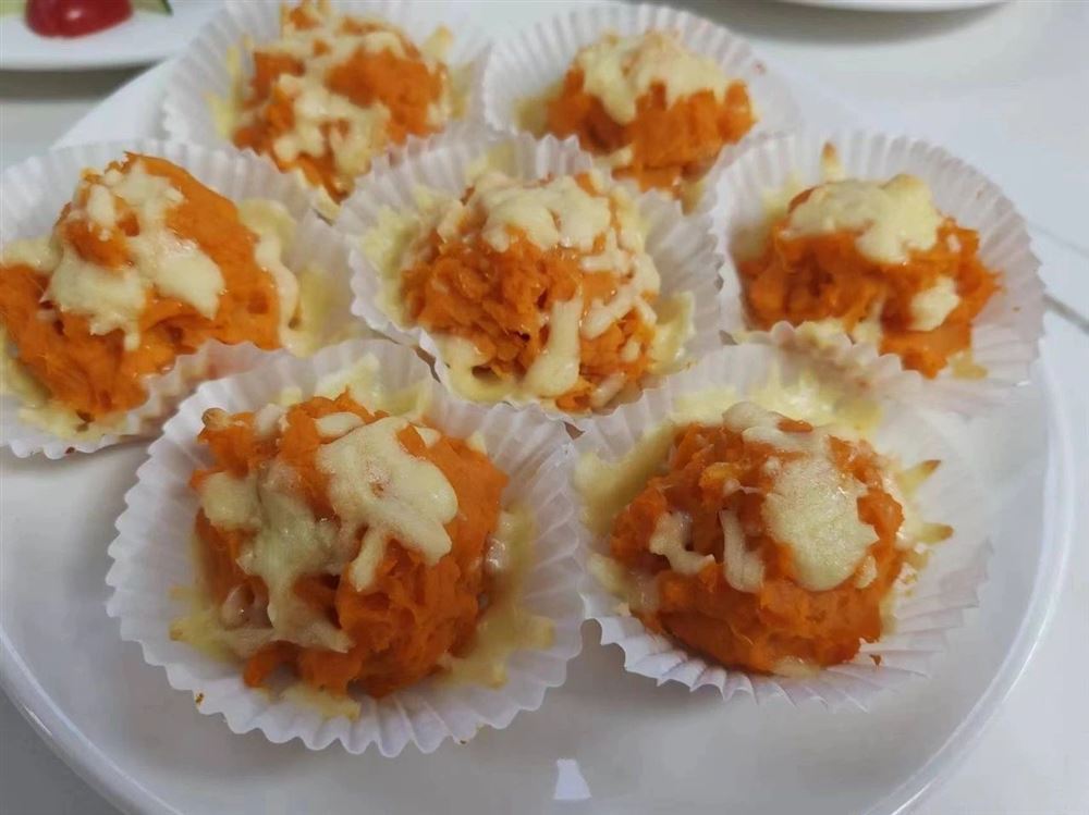 谭阿姨工作生活照4