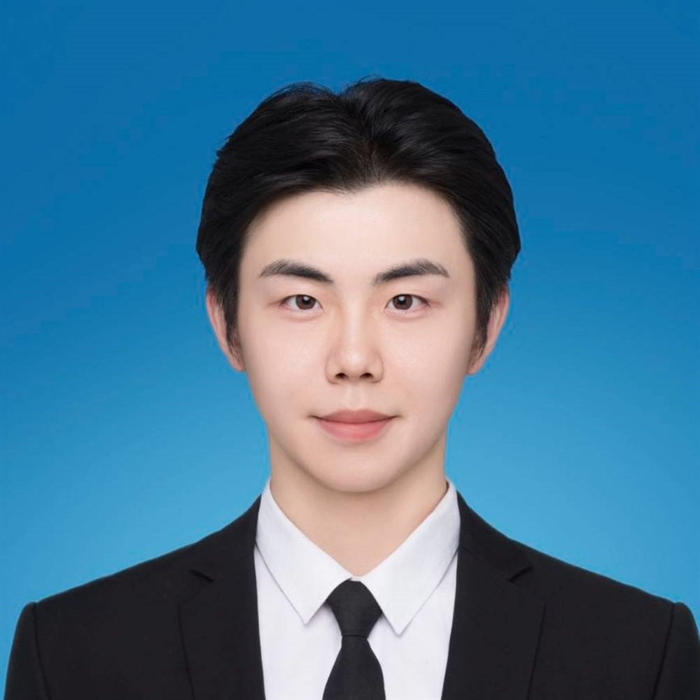 上海成长陪伴师、司机保镖常师傅公开照片