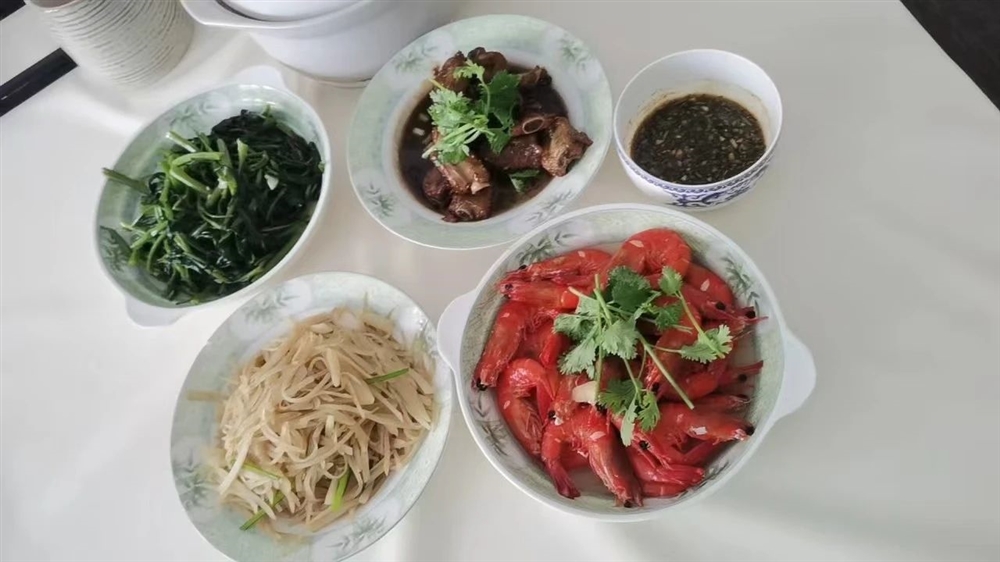 瞿阿姨工作生活照5